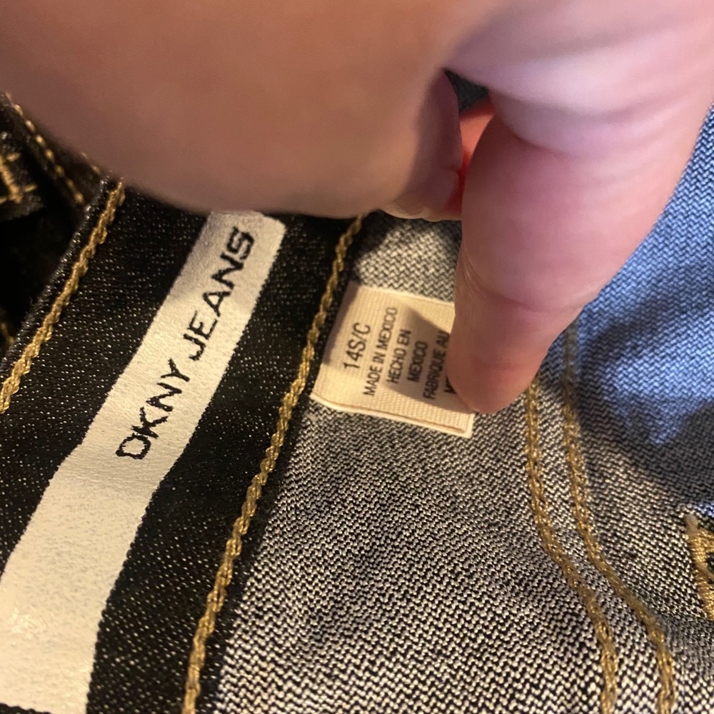 Gorgeous DKNY Soho Jeans - Picture 3 of 8